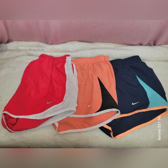 Women Nike DriFit Shorts - Picture 4 of 4
